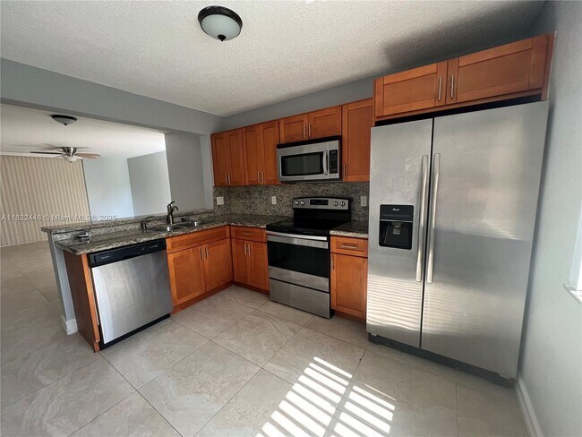 Foto del edificio - 5801 Riverside Dr