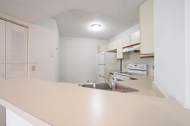 Foto del edificio - 9033 Wiles Rd