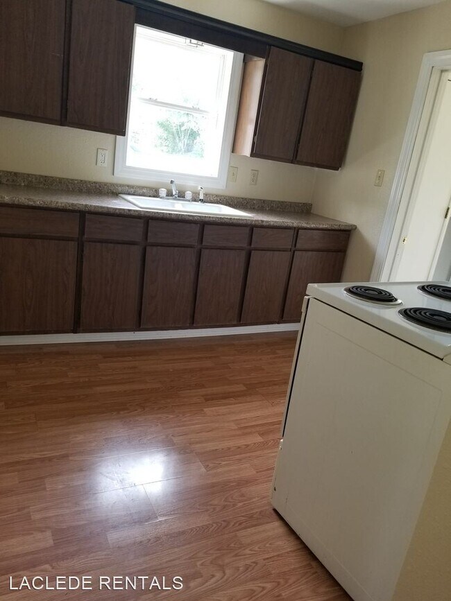 Building Photo - 2 br, 1 bath House - 273 W 5TH