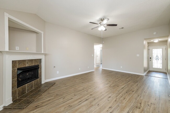 Building Photo - 40 Spring Valley Dr