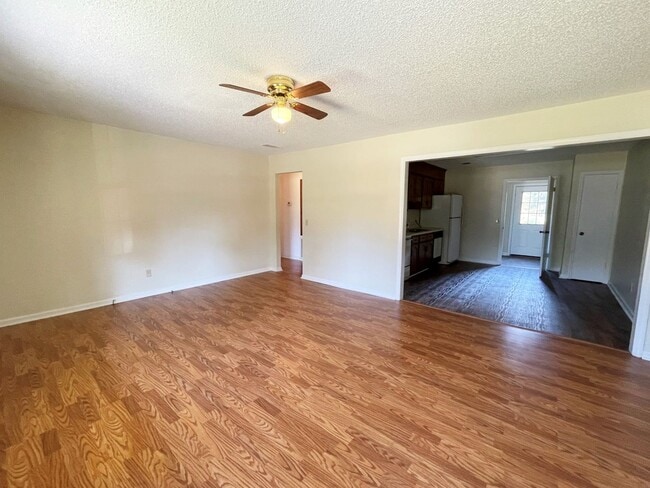 Building Photo - Cute Duplex in Cochran, GA