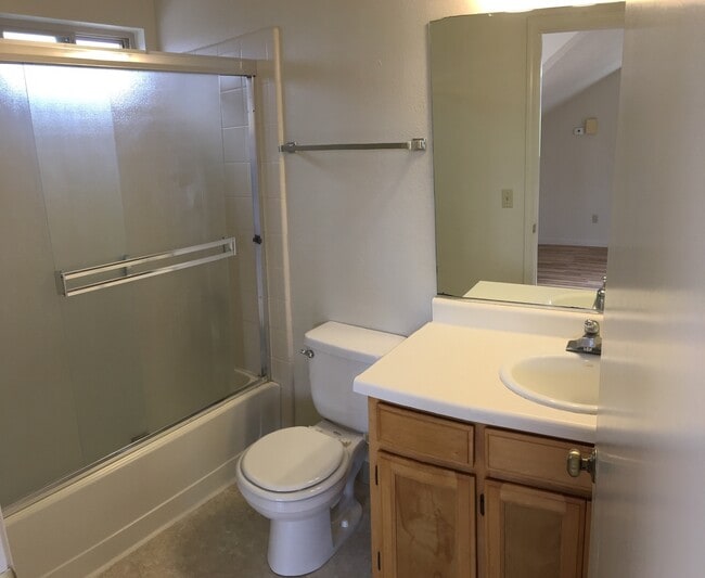 Building Photo - CM237L