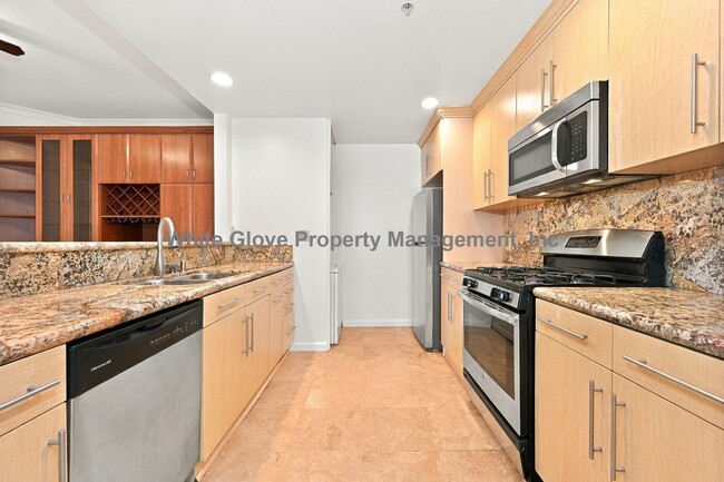 Building Photo - 3947 Carpenter Ave