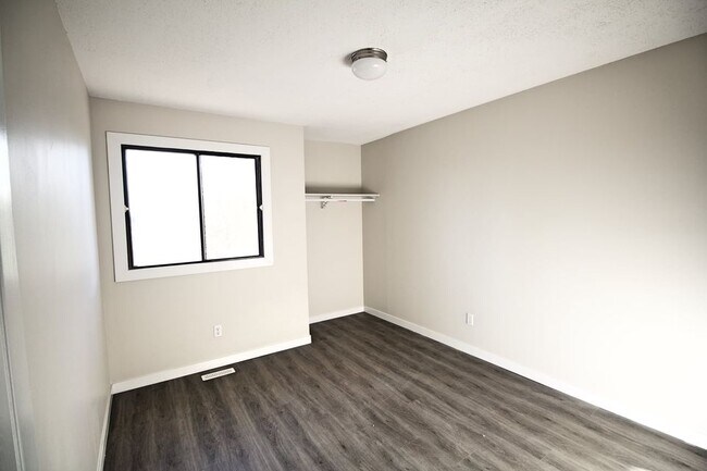 Building Photo - 4201-4246 46 St