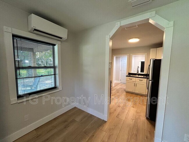 Foto del edificio - 3561 Centerhill Dr N