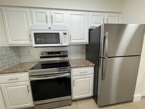 Building Photo - 2811 N Oakland Forest Dr