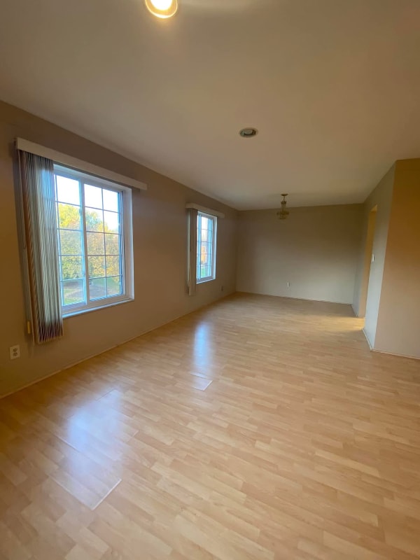 Building Photo - 628 E Fox Hills Dr