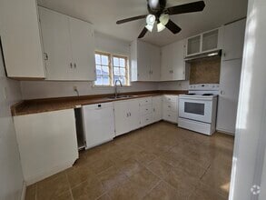 Building Photo - 744 N Marias Ave