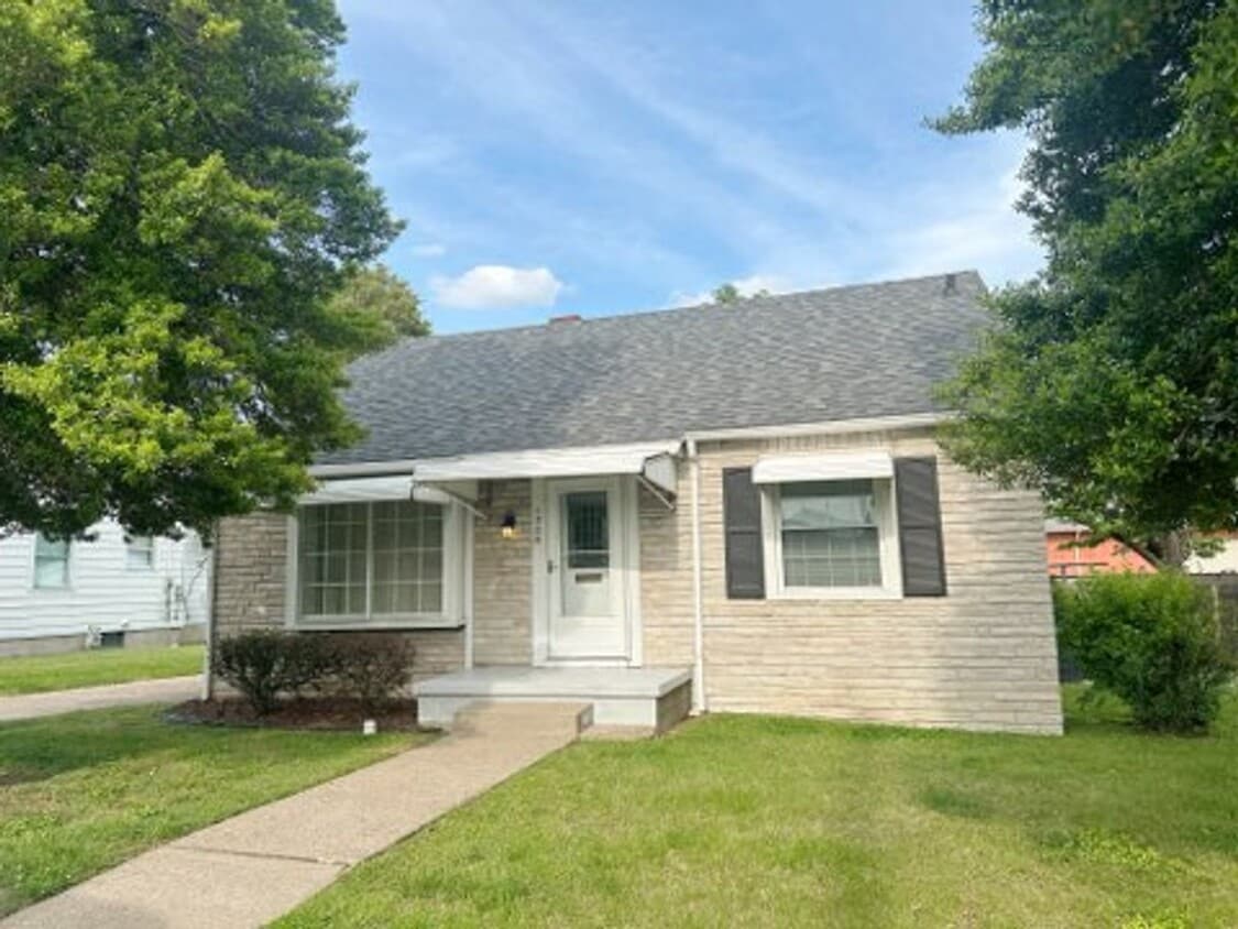 Foto principal - 3 possibly 4 bedroom 1 bathroom!
