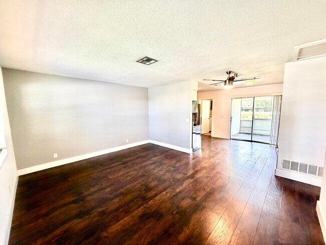 Foto del edificio - 2821 Duke Ln