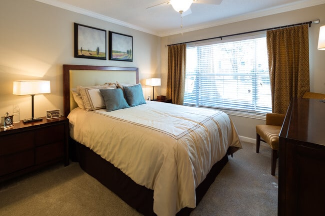 Executive One Bedroom Deluxe Model - Dunwoody Ridge
