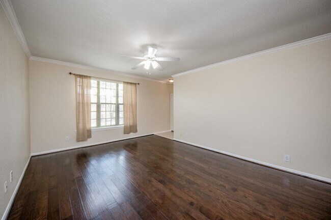 Foto del edificio - 2255 Braeswood Park Dr
