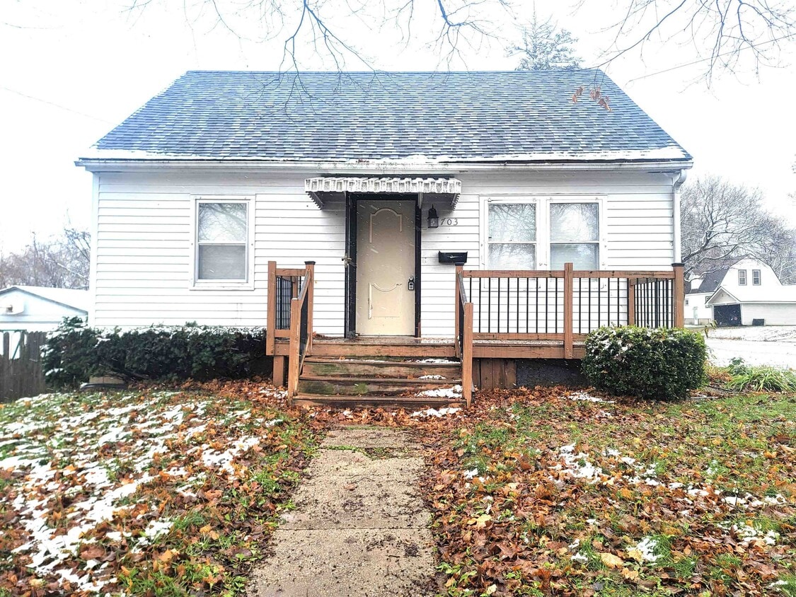 Primary Photo - 703 Albert Ave