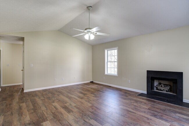 Sala de estar - 216 Windsor Ct