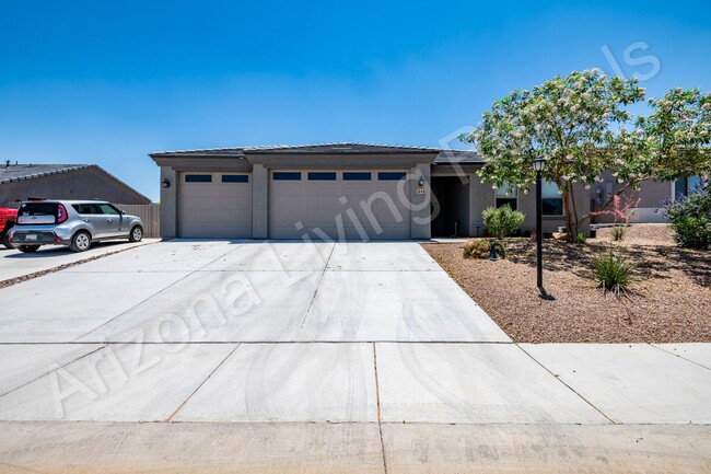 Building Photo - INVITING BACKYARD OASIS