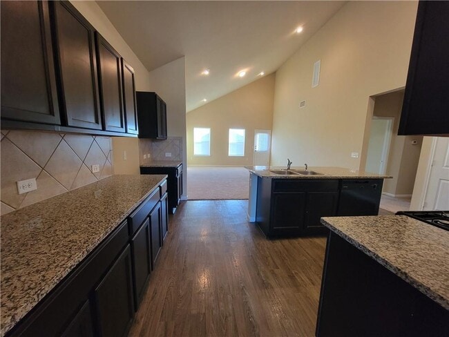 Building Photo - 408 Luna Vista Dr