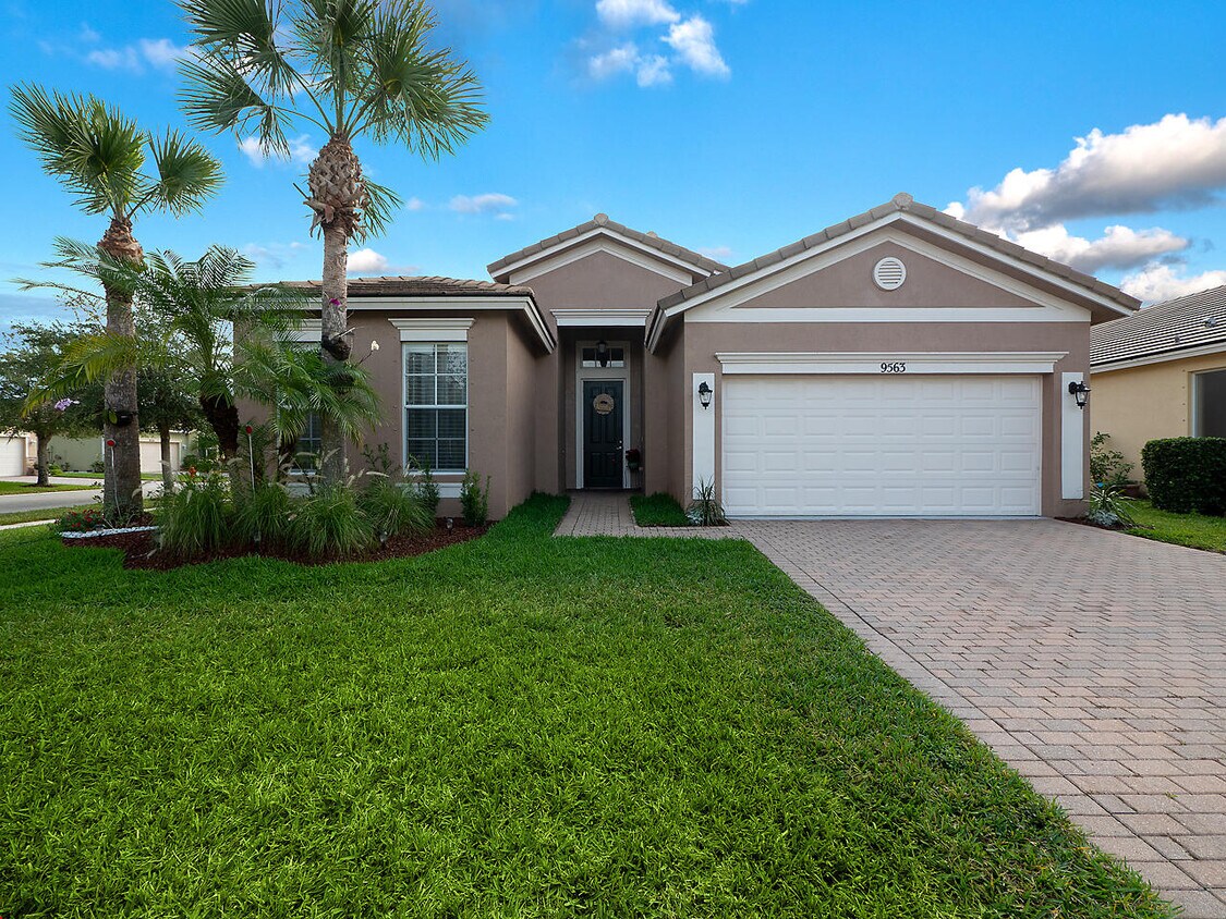 Primary Photo - 9563 SW Flowermound Cir