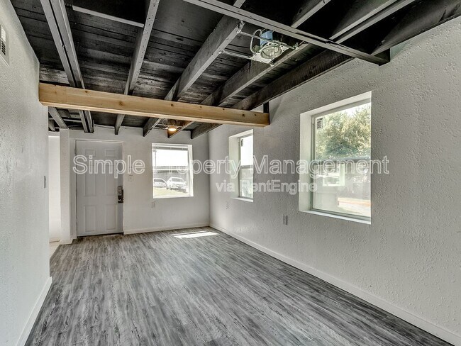 Foto del edificio - 2345 NW 10th St
