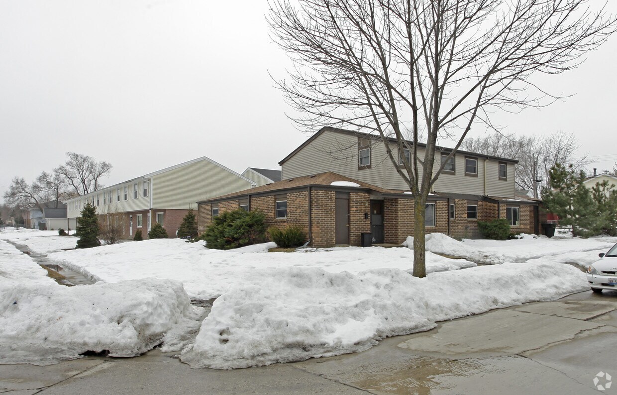 4018 28th Ave, Kenosha, WI 53140 Apartments in Kenosha, WI