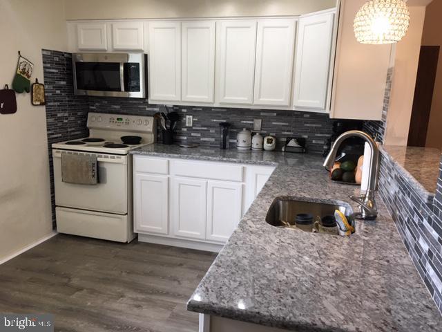 Building Photo - 302 Silver Ct