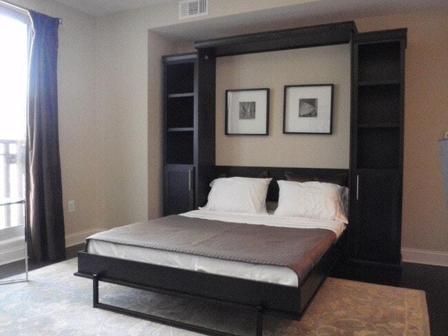 Building Photo - 2050 Jamieson Ave