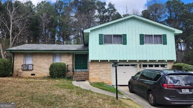 Building Photo - 2325 Wexford Dr