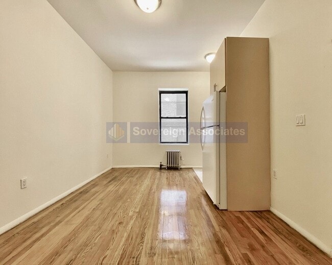 Building Photo - 12 Pinehurst Ave