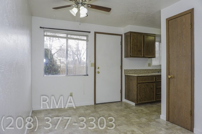 Building Photo - 2 Bedroom  Duplex on Boise Bench