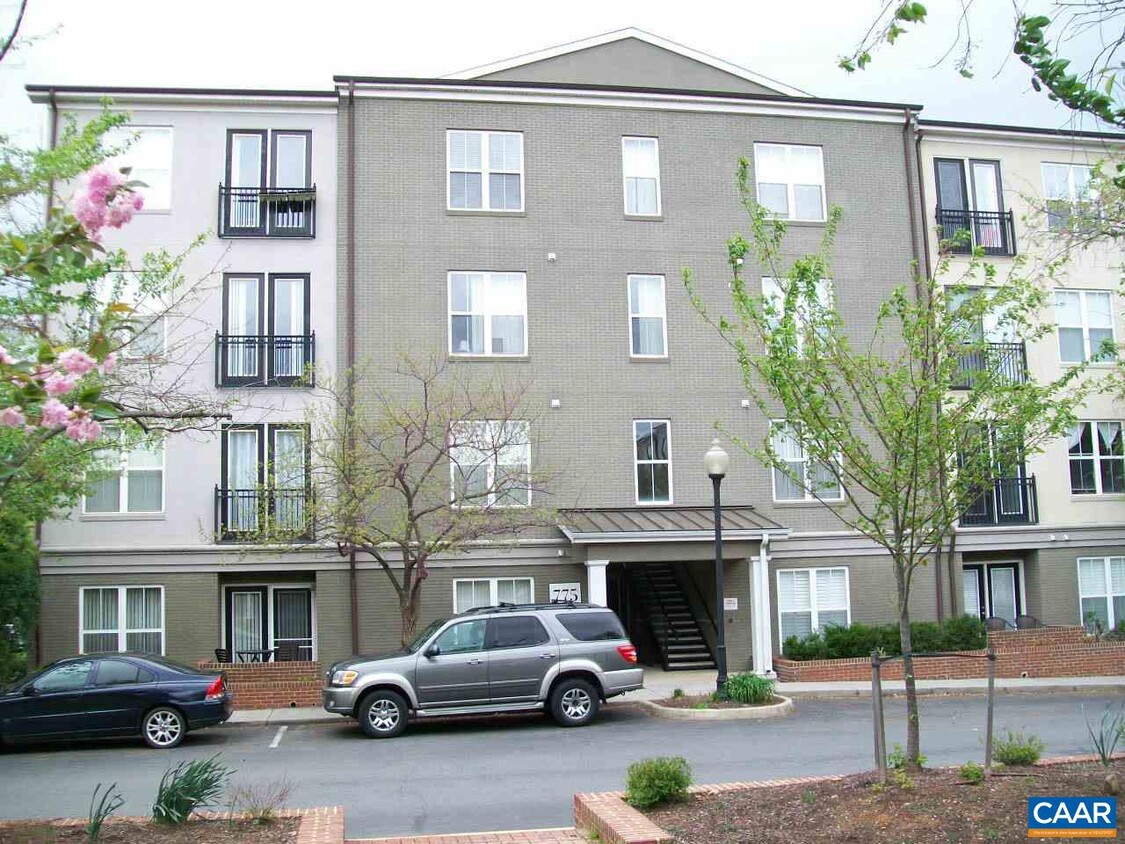 Primary Photo - 735 Walker Square