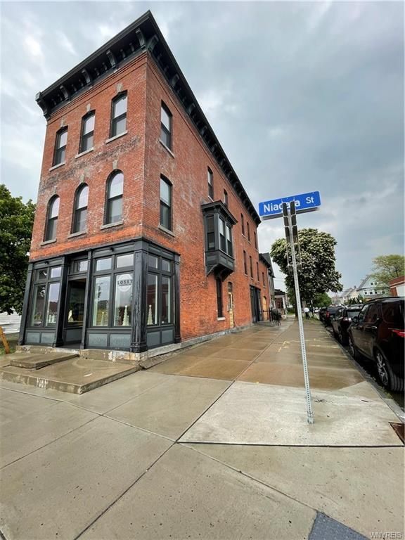 Primary Photo - 1225 Niagara St