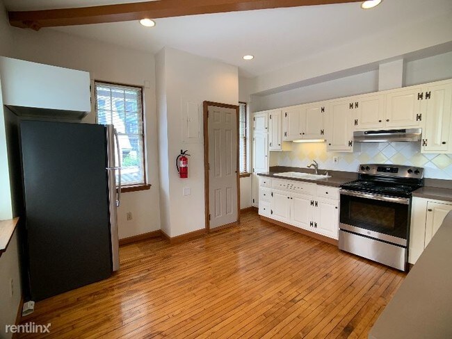 Building Photo - 1 br, 1 bath Apartment - 609 Madison Ave