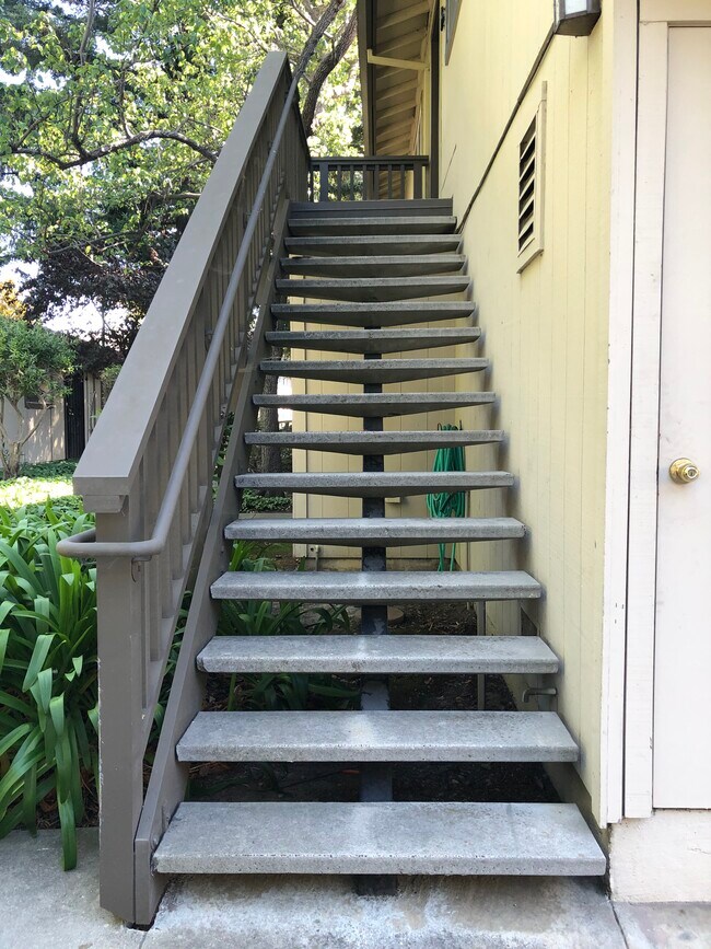 Completely independent entrance - 88 Flynn Ave