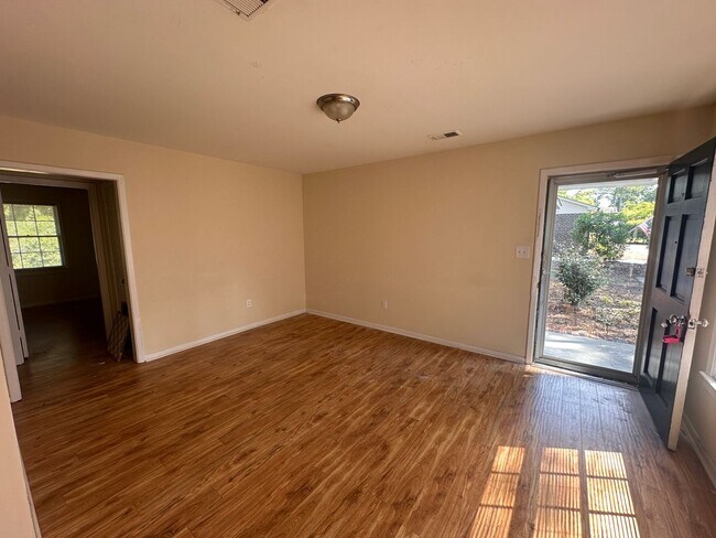 Foto del edificio - 801 Montclair Dr