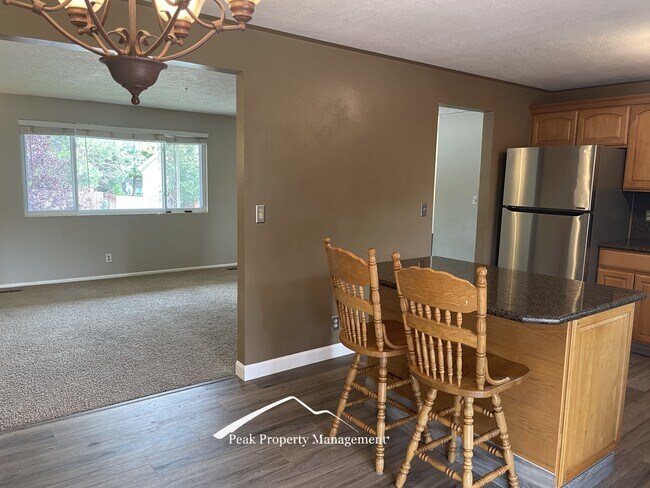 Building Photo - 8701 Brynwood Dr