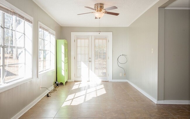 Building Photo - 104 Bingham Ave