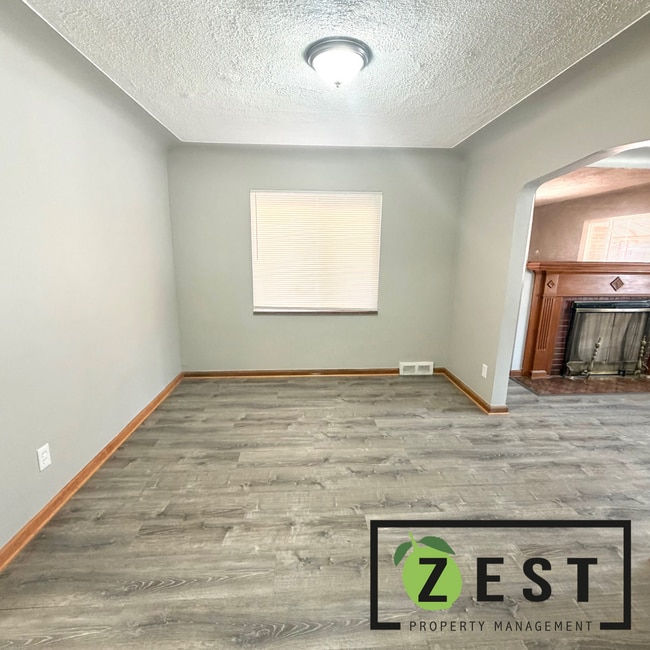 Foto del edificio - 19691 Cliff St