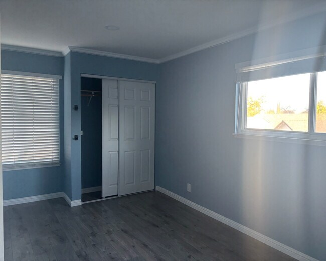 Building Photo - 5980 Cabral Ave