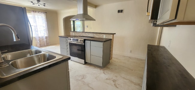 Building Photo - 2309 Virginia Ln