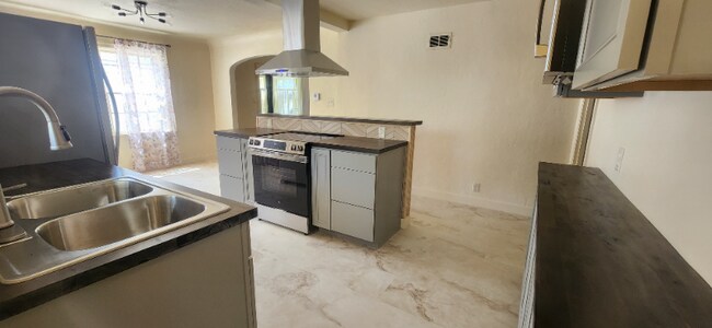 Foto del edificio - 2309 Virginia Ln