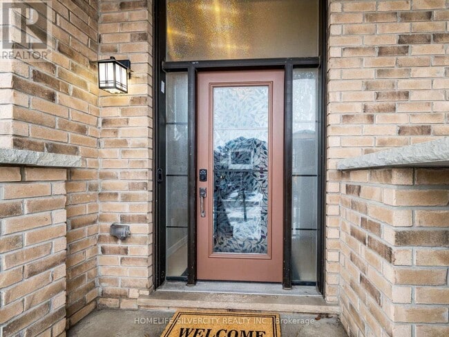 Building Photo - 98 Crafter Cres