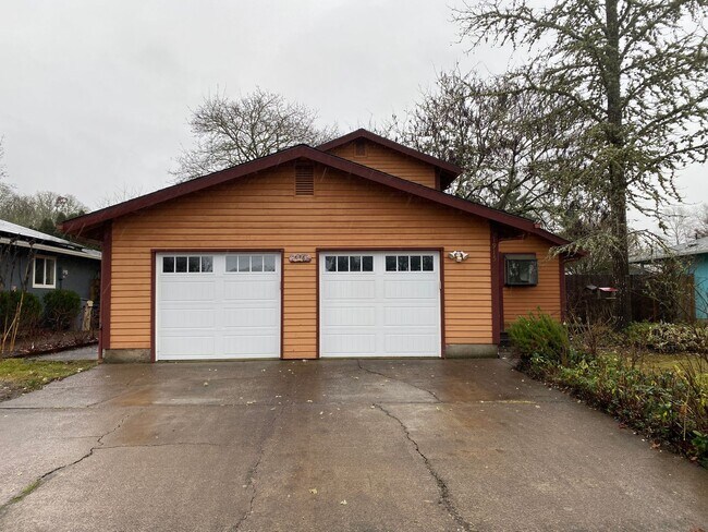 Foto del edificio - Spacious 4 Bedroom House in South Town!
