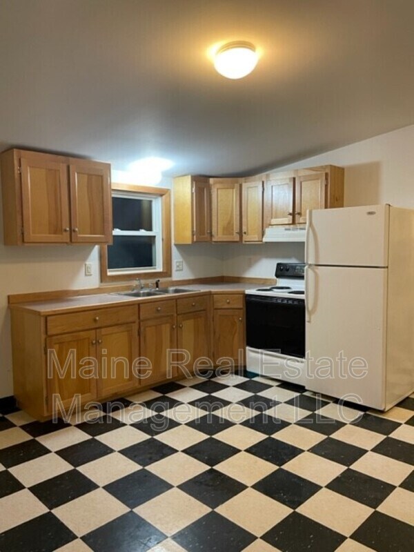 23 Wilson St Unit Apt. 2, Skowhegan, ME 04976 Condo for Rent in