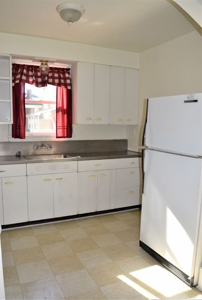 Building Photo - 402-apt1-4 Water St