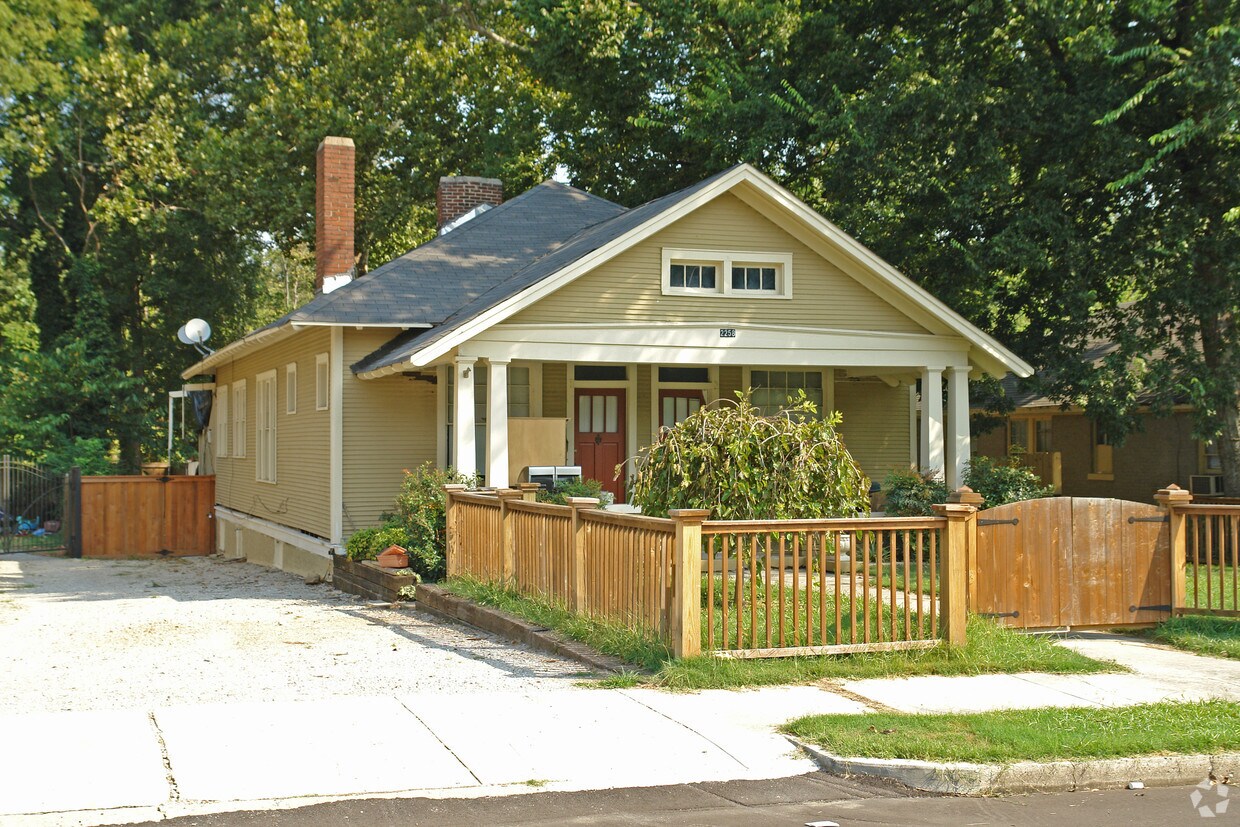Primary Photo - 2258 Monroe Ave
