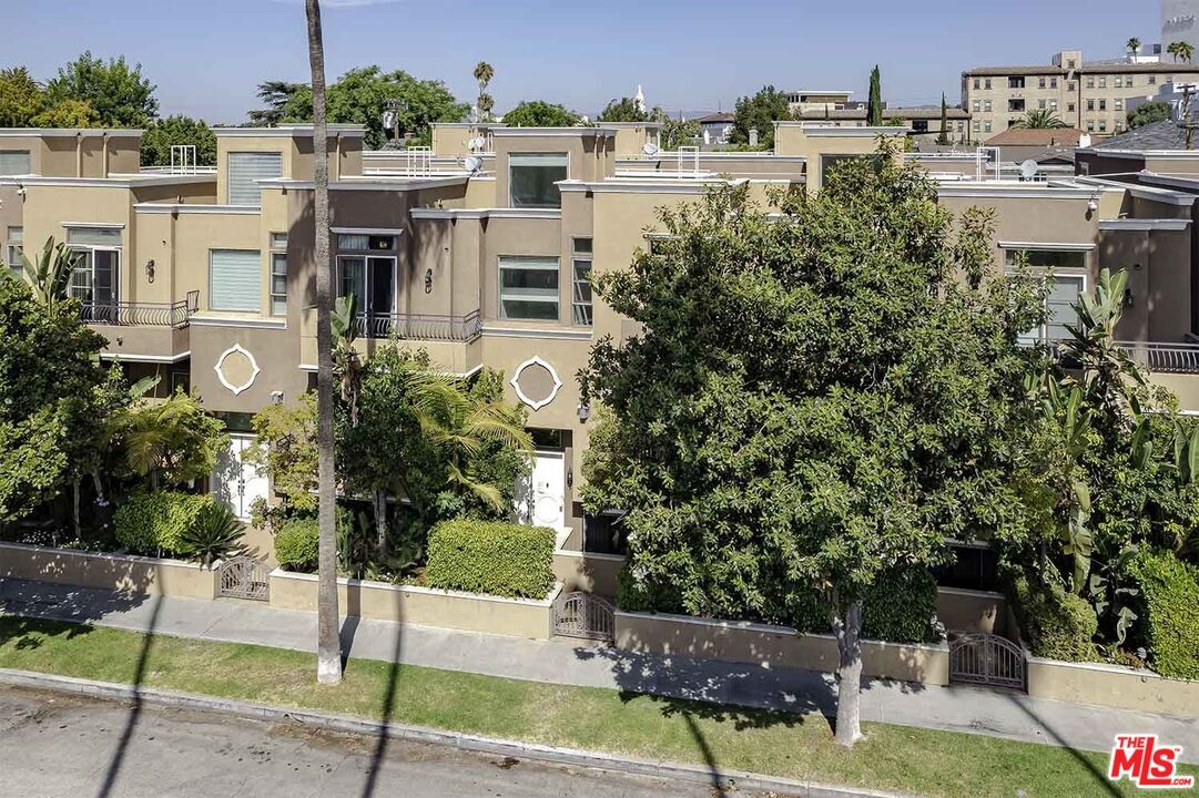 Foto principal - 681 S Norton Ave