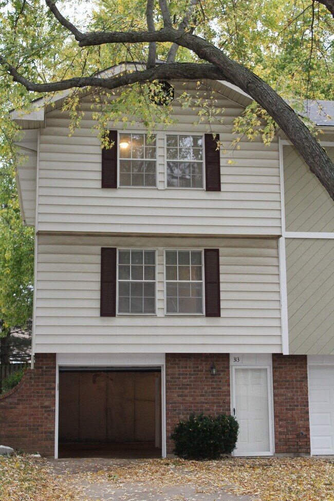 Building Photo - 313 NW 3rd St