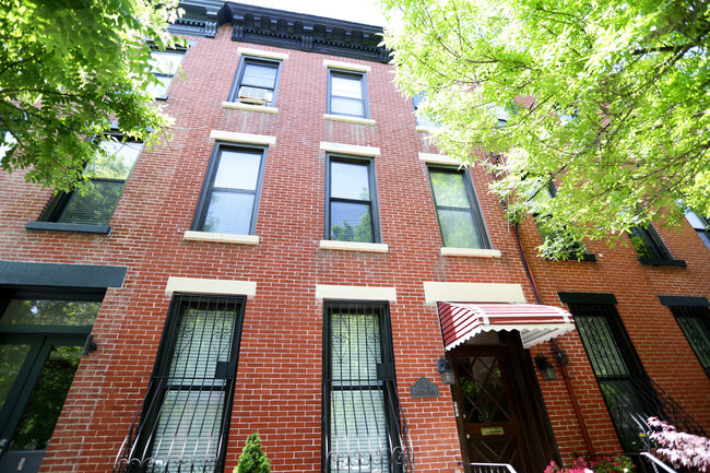 Building Photo - 532 Clinton St