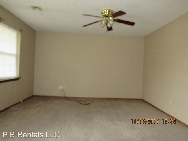 Building Photo - 3902 SW Pecan Pl