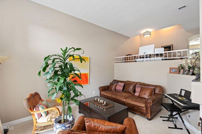 Foto del edificio - 2 Bedroom + 2.5 Bathroom Townhome + Loft! | Weston Cape Regatta | Ventura | Unfurnished