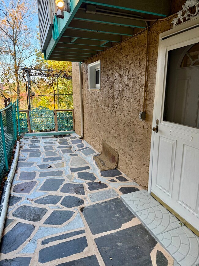 Foto del edificio - 63 Hancock Ave